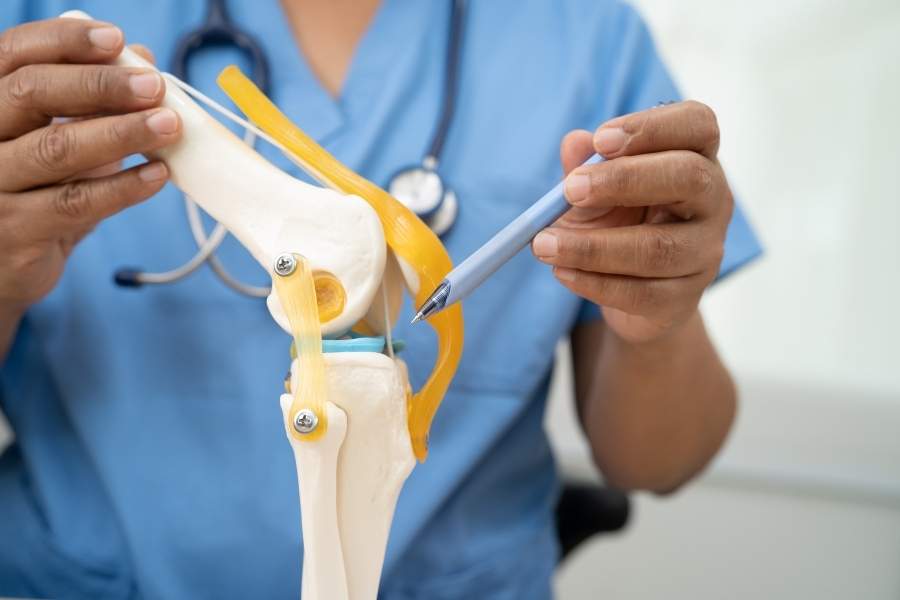 Diz Protezi Sonrası İyileşme Süreci Ne Kadar Sürer?